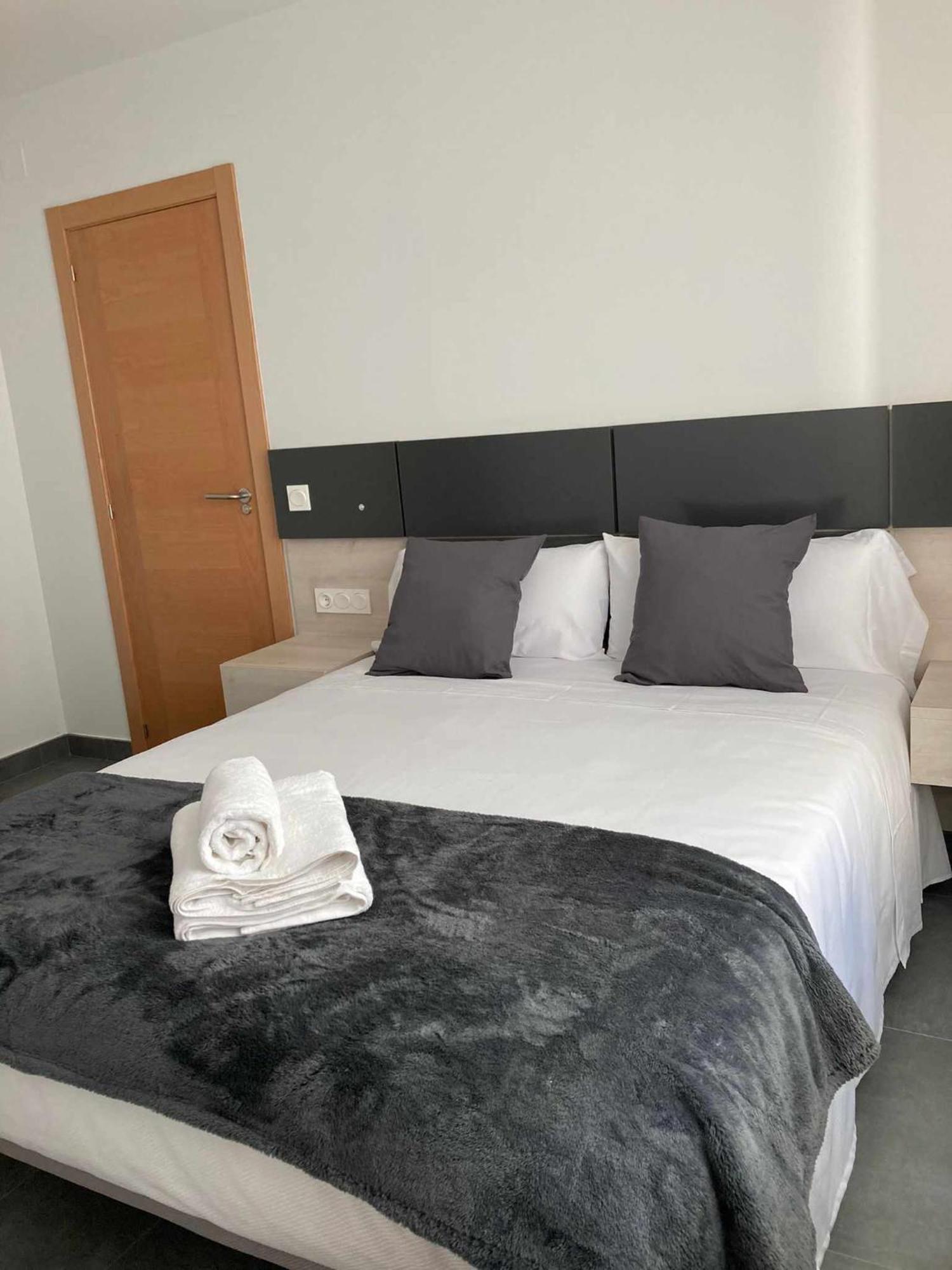 Apartamentos Ramón y Cajal Leão Exterior foto